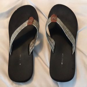 Women’s Timmy Hilfiger flips size 6